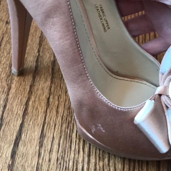 Vera Wang Lavender Heels - Picture 9 of 14